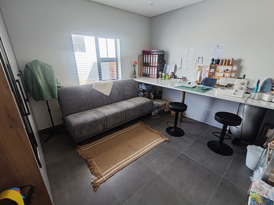 3 Bedroom Property for Sale in Hoogland Western Cape